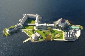 Остров на озере Лох-Дерг в Ирландии